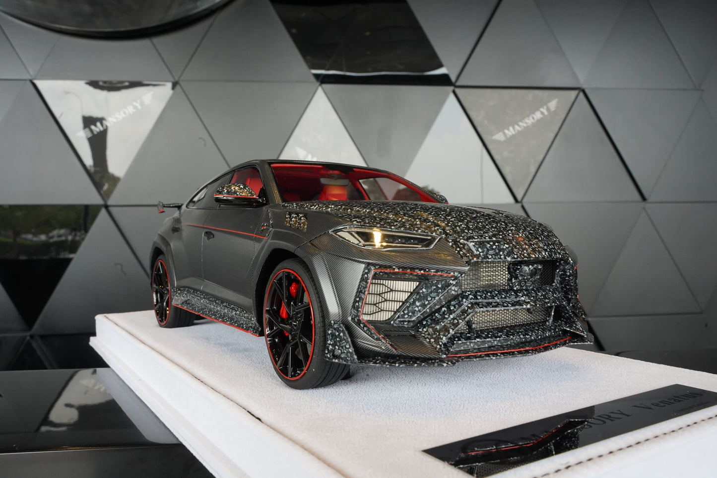 Mansory Urus (Carbon Red)