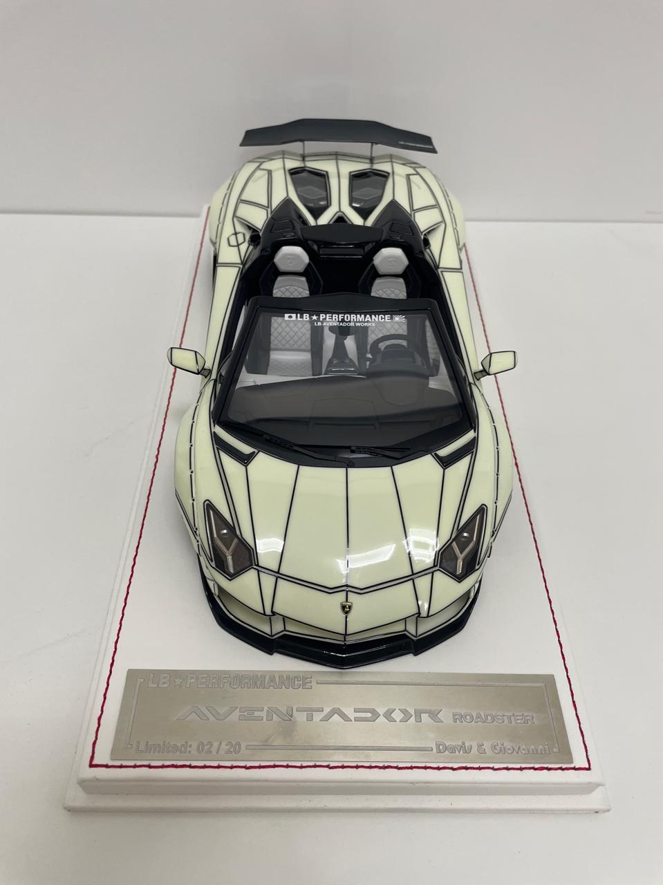 Lamborghini Aventador Roadster LBWK (Luminous) 1:18 scale