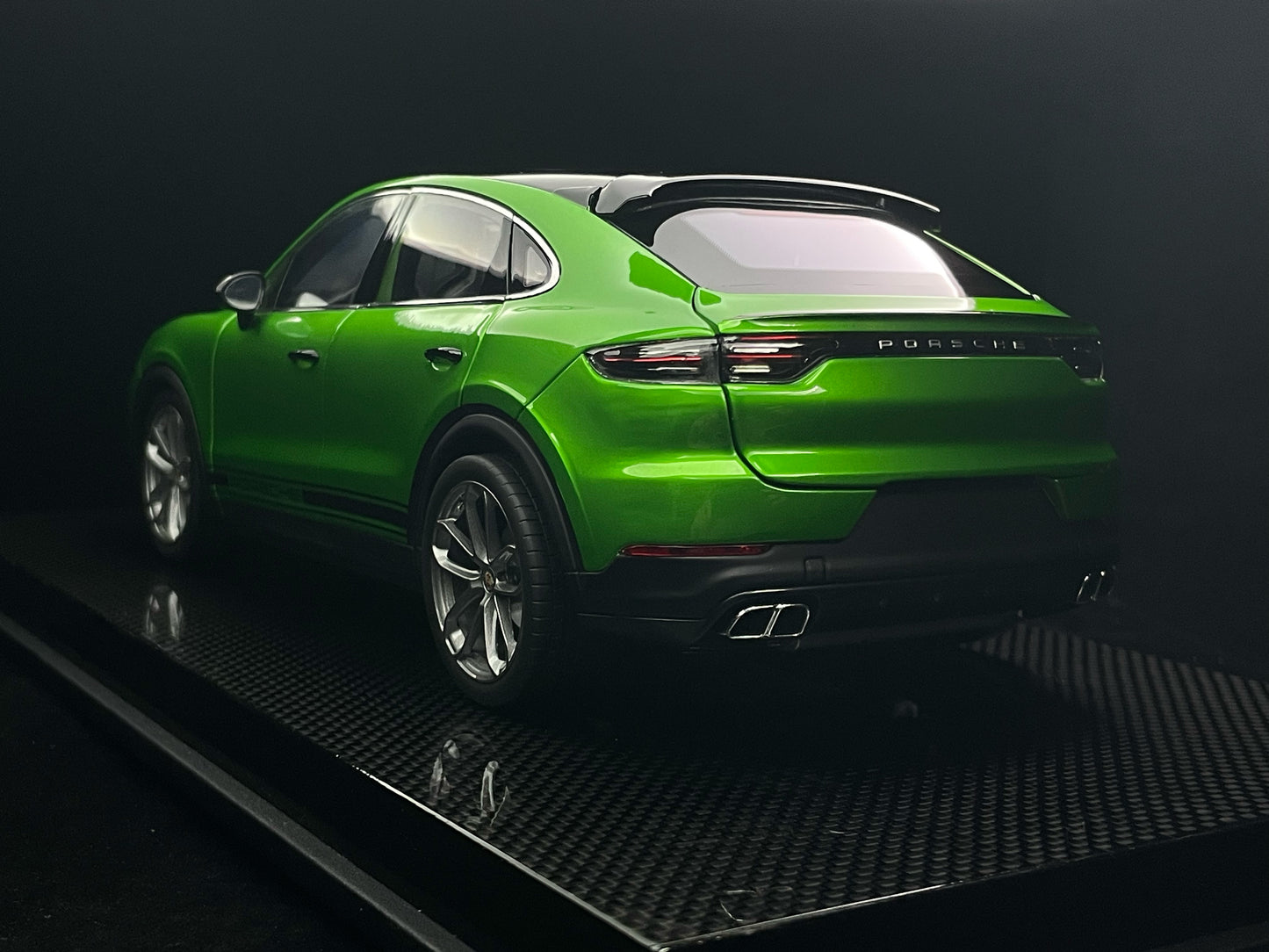 Porsche Cayenne (Metallic Green)