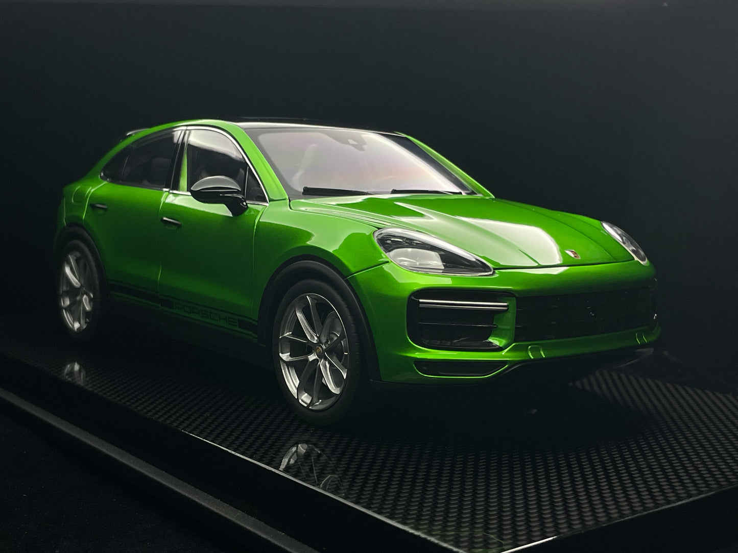 Porsche Cayenne (Metallic Green)
