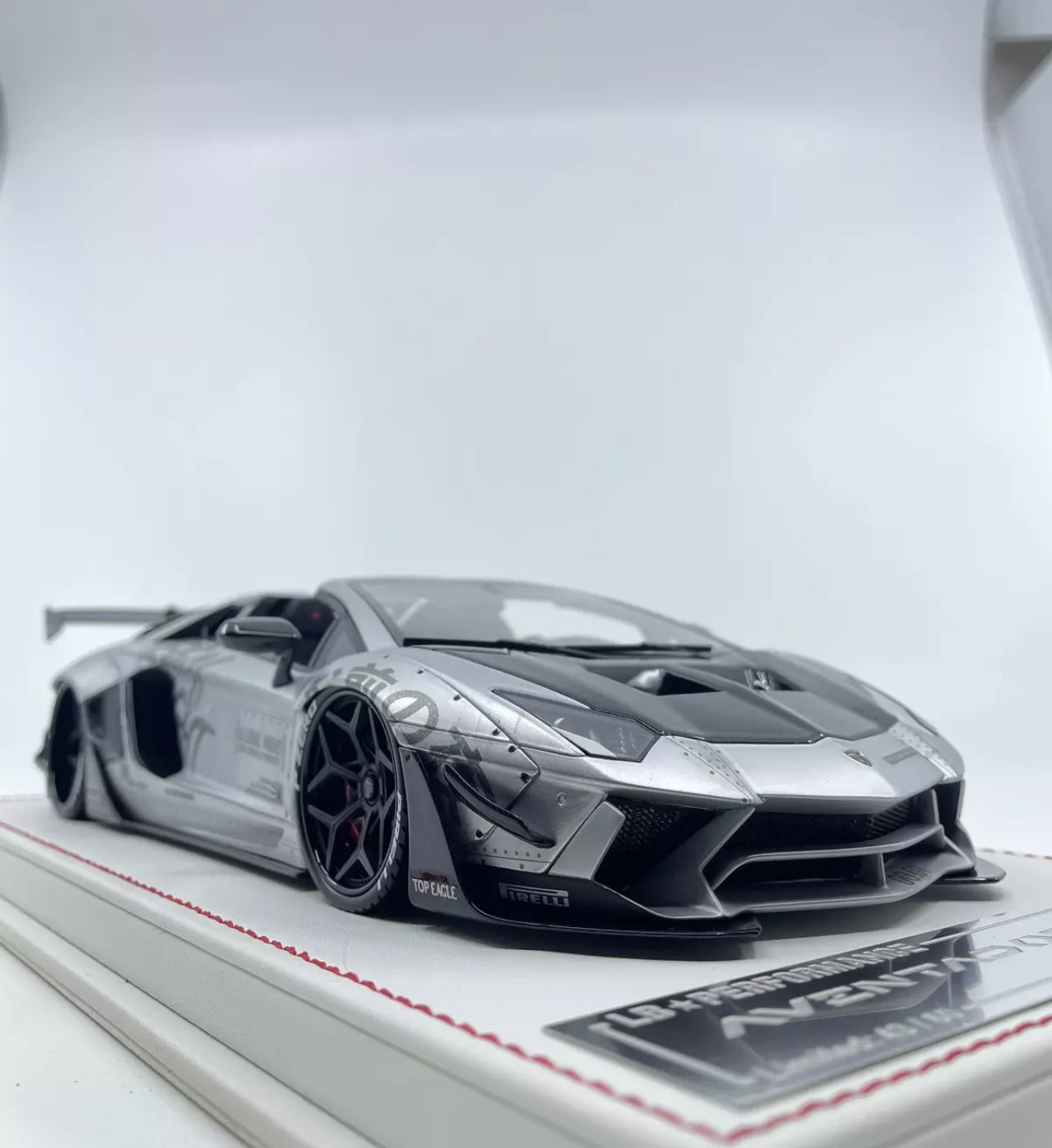 Lamborghini Aventador LBWK (Illegal Night) 1:18 scale