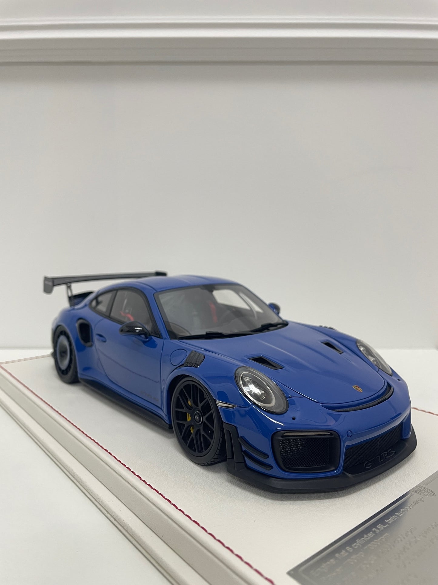 Porsche 911 GT2 RS MR (Blue) 1:18 scale