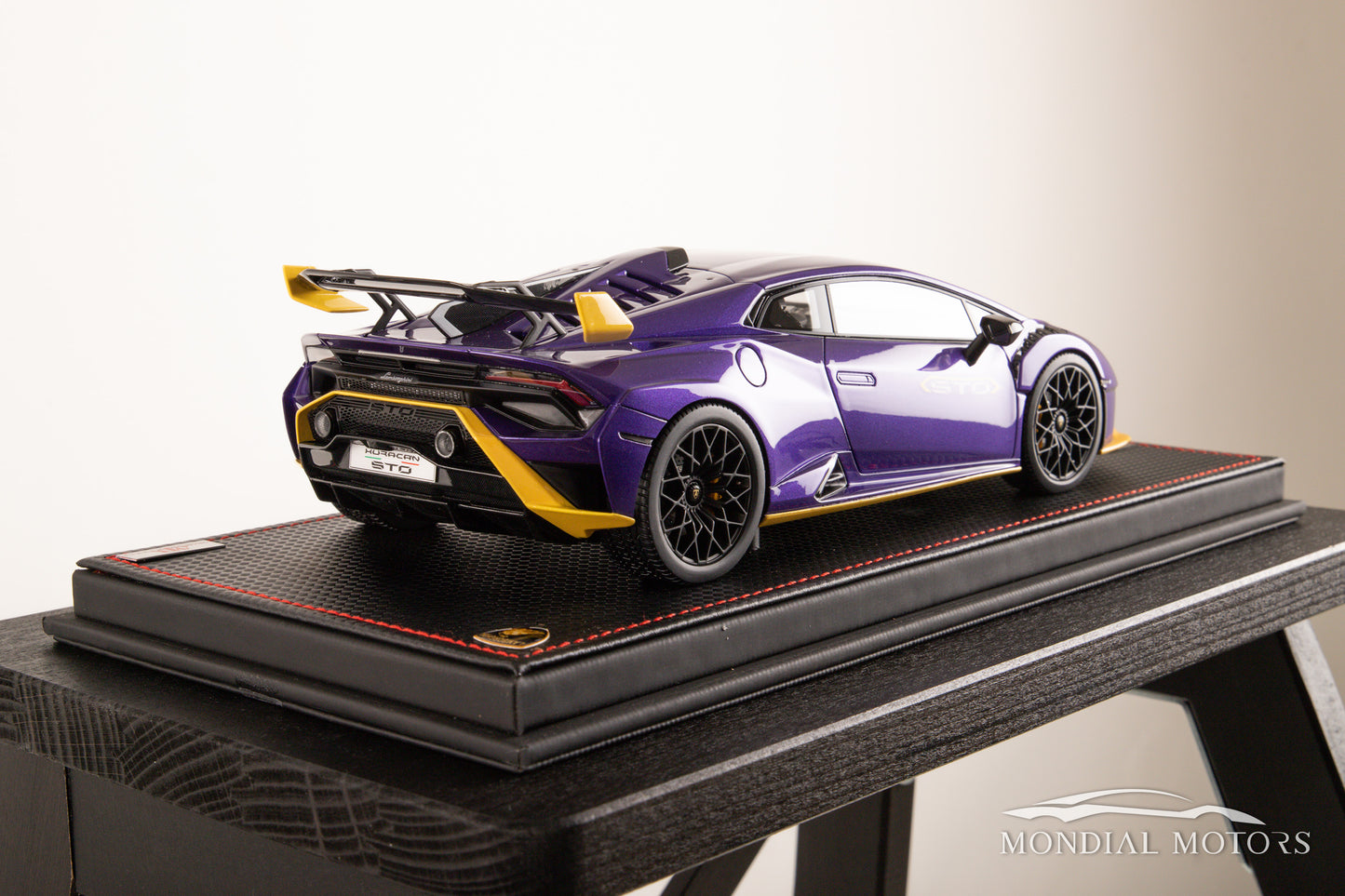 Lamborghini Huracan STO 1:18
