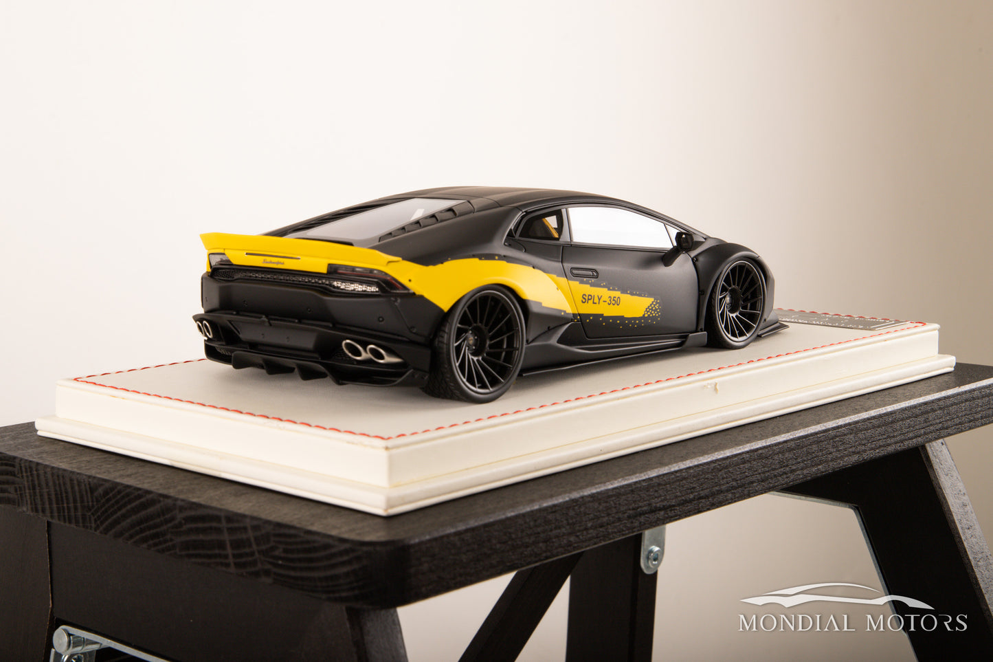 Lamborghini Huracan LBWK Yeezy 1:18