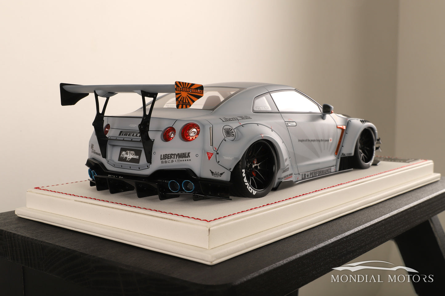 Nissan GTR R35 LBWK 1:18