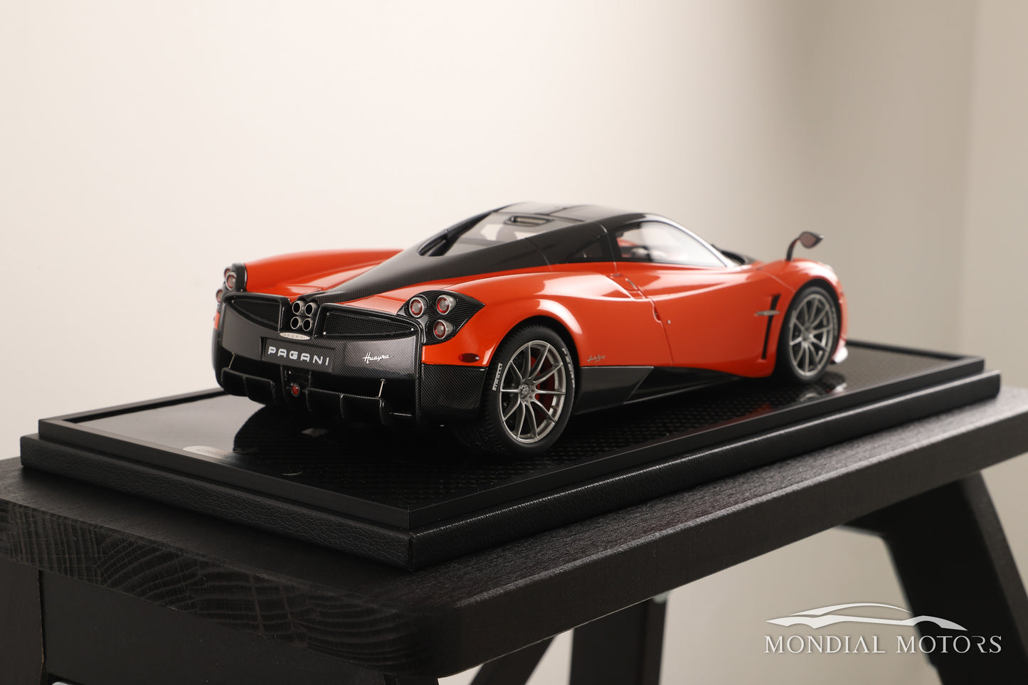 Pagani Huayra Kit Tempesta 1:18