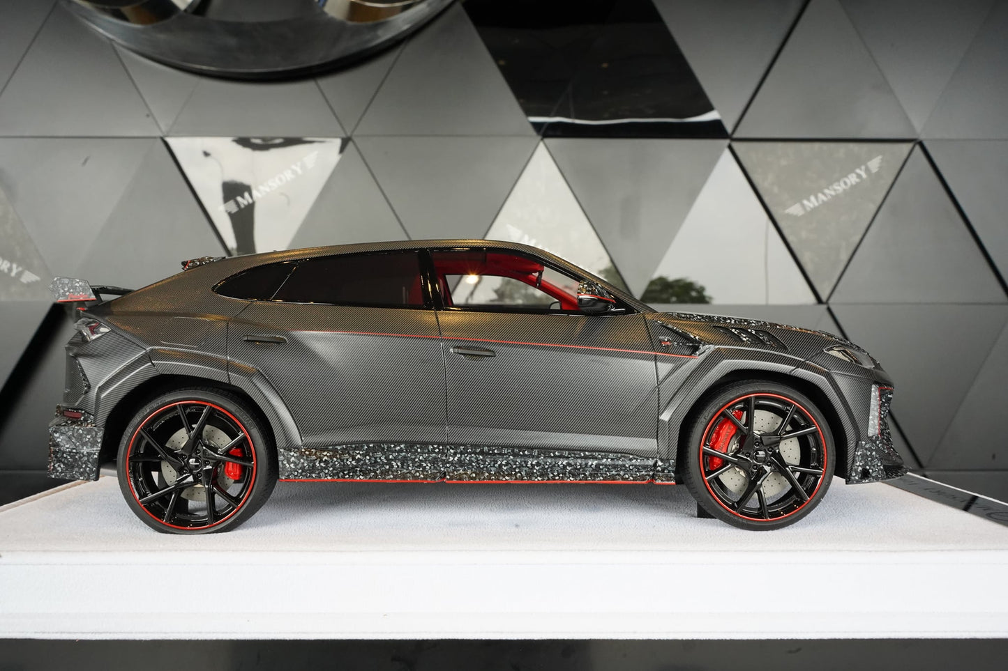 Mansory Urus (Carbon Red)