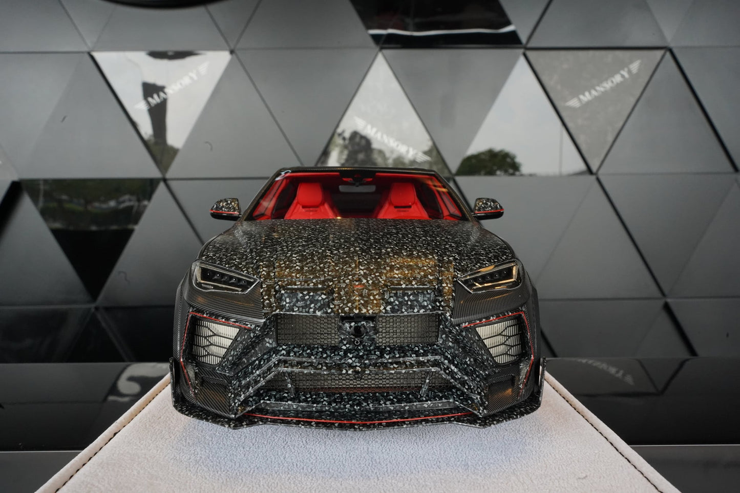 Mansory Urus (Carbon Red)