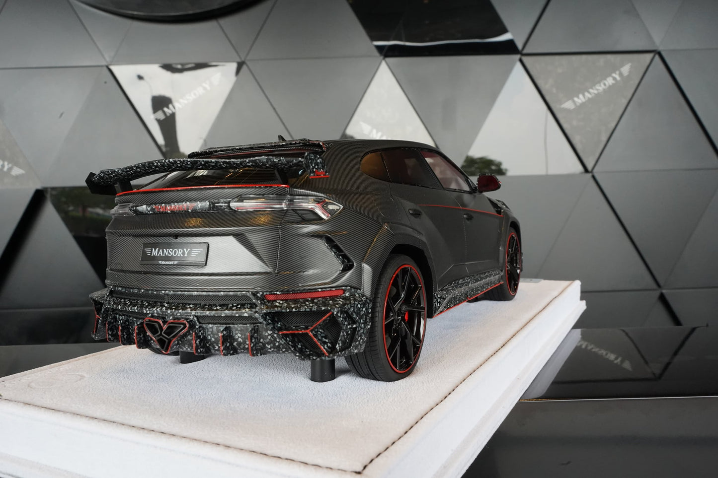 Mansory Urus (Carbon Red)