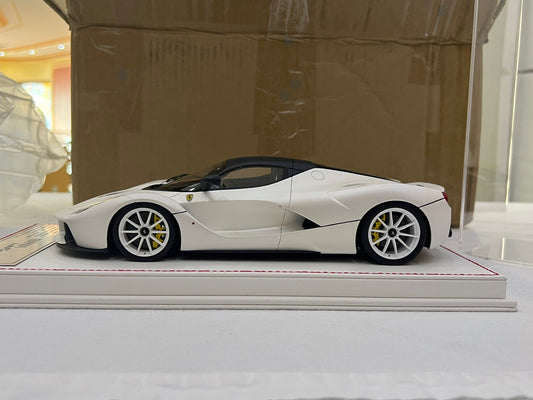 Ferrari LaFerrari (Matt White) 1:18 scale