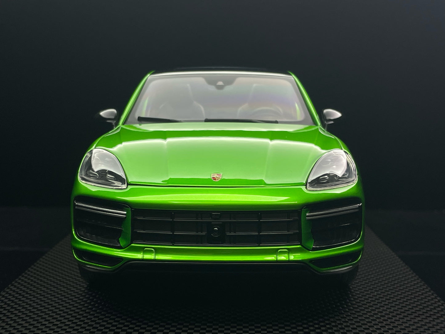 Porsche Cayenne (Metallic Green)