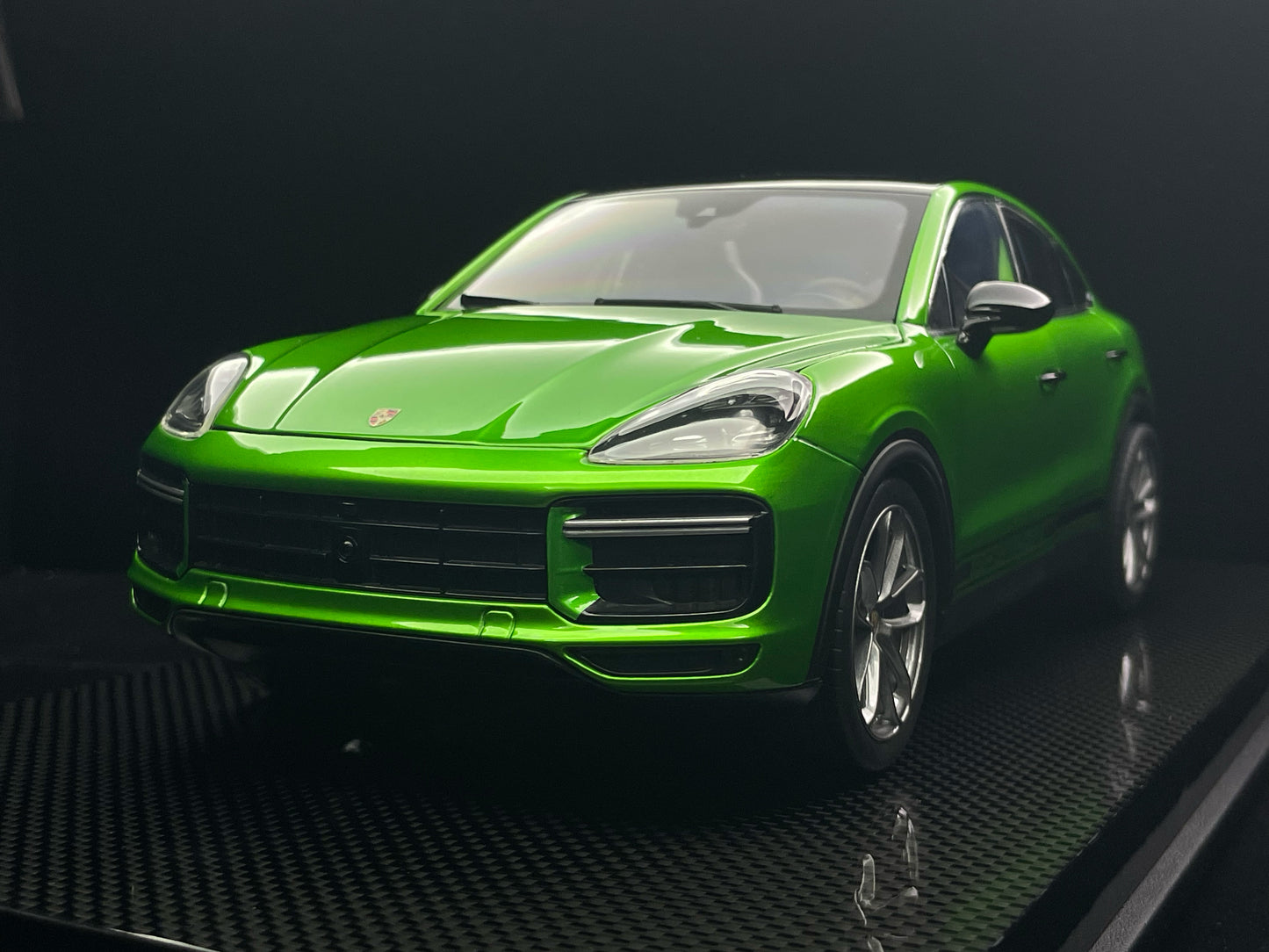 Porsche Cayenne (Metallic Green)