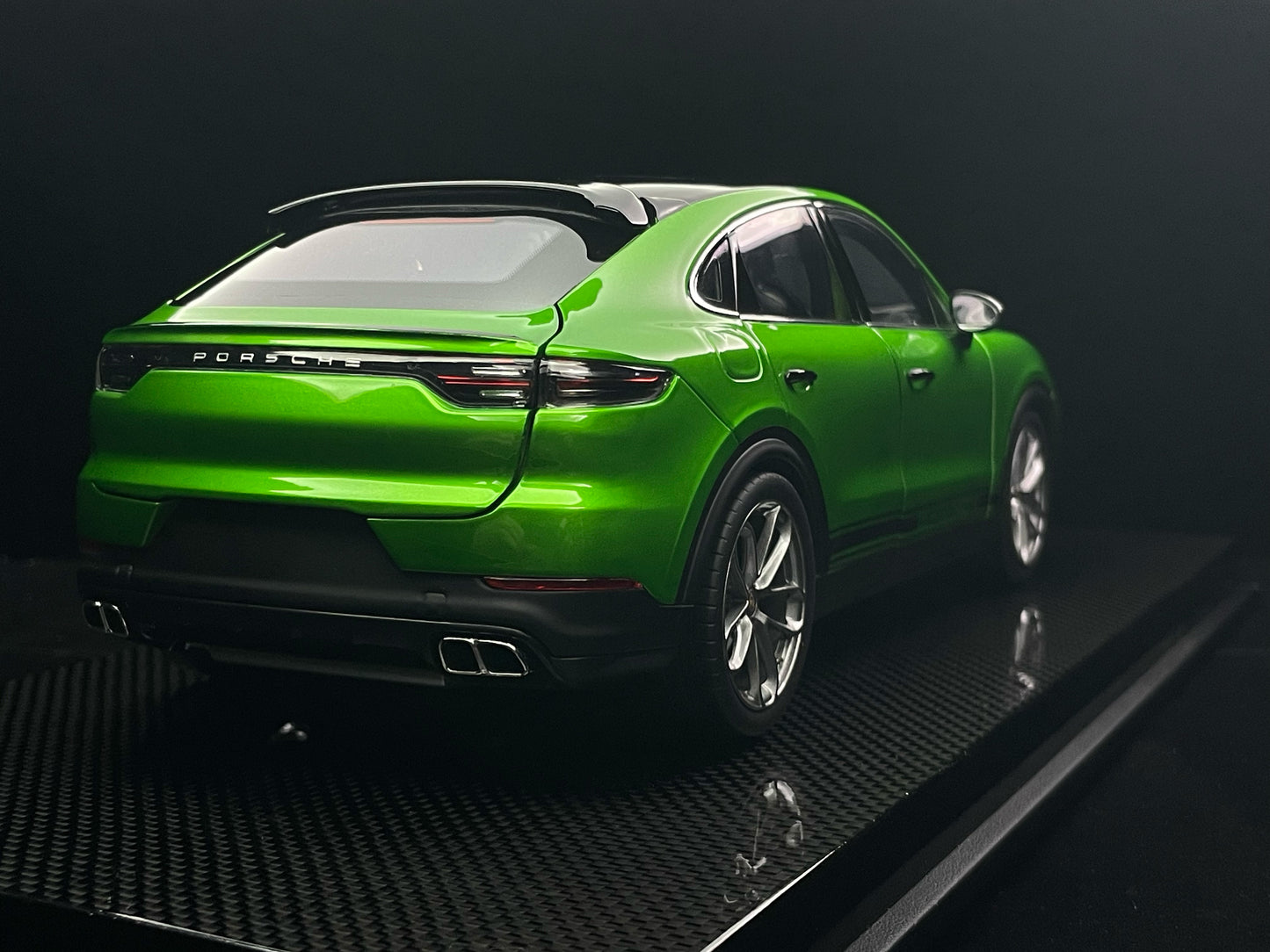 Porsche Cayenne (Metallic Green)