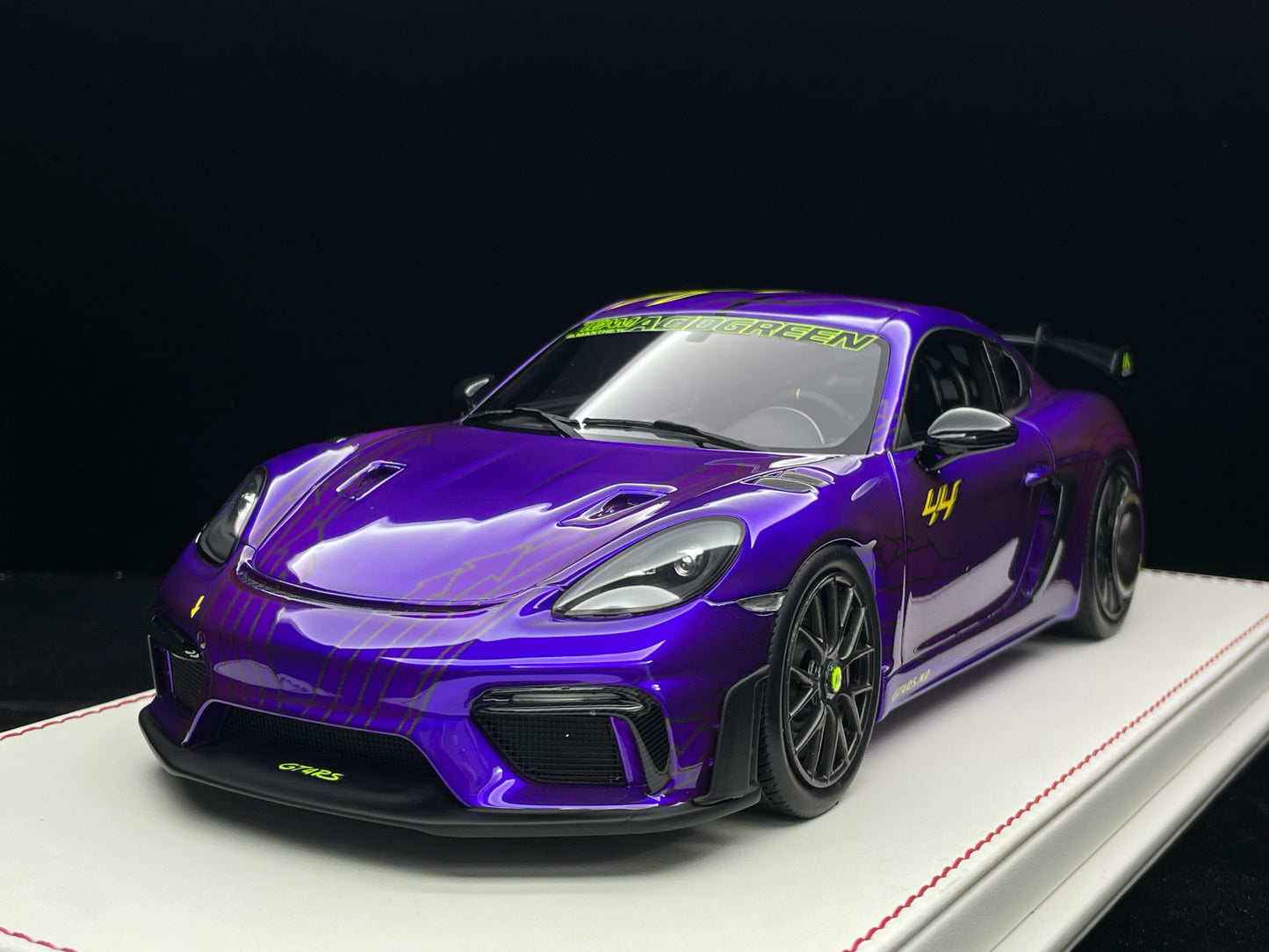 Porsche 911 GT4 RS (Gloss Metallic Purple)