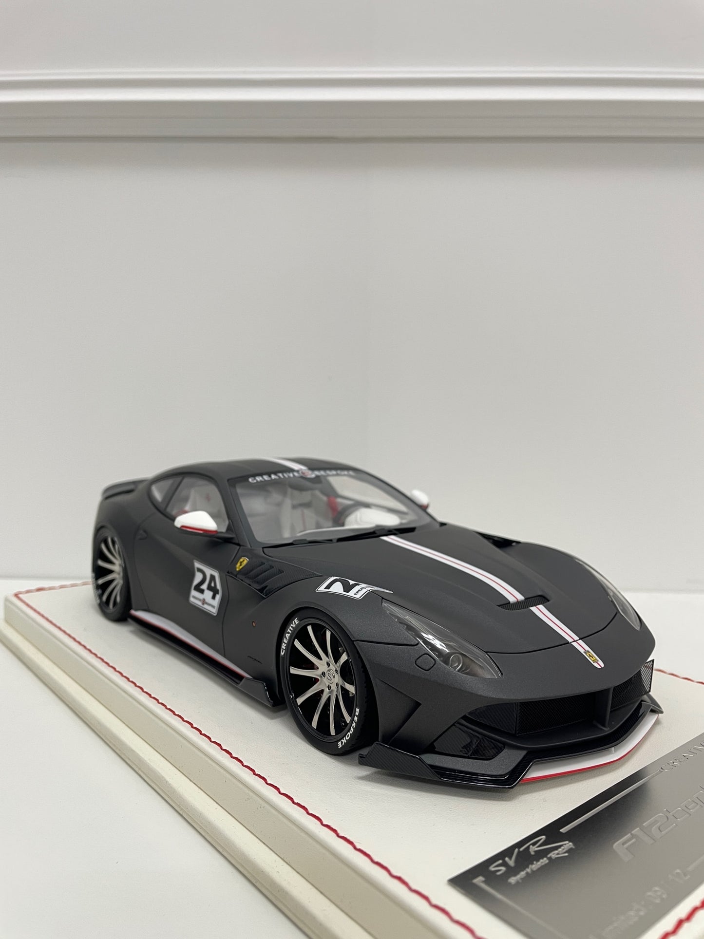 Ferrari F12 Berlinetta (Matt gray)