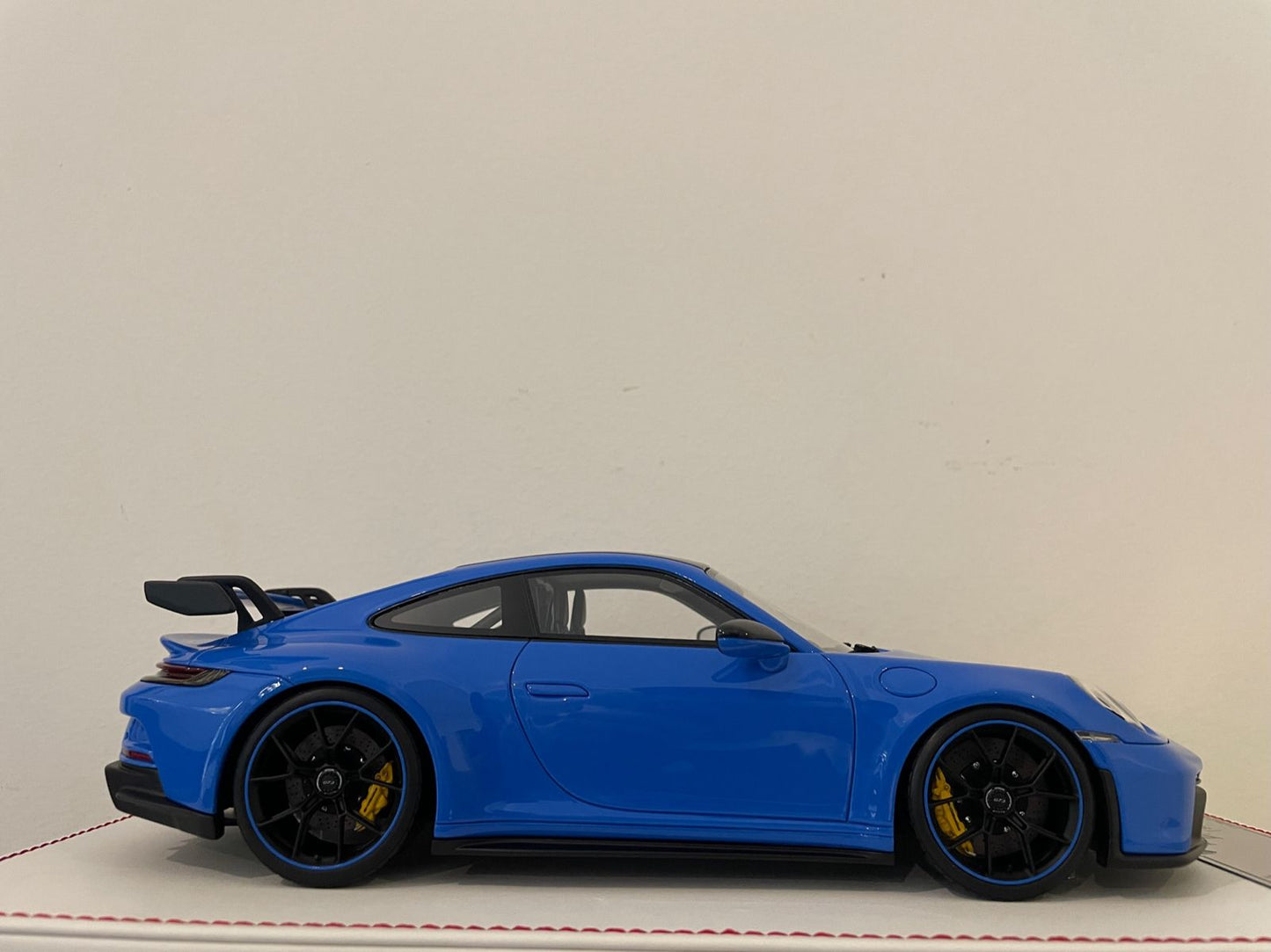 Porsche 911 Model 1:18 (Blue)