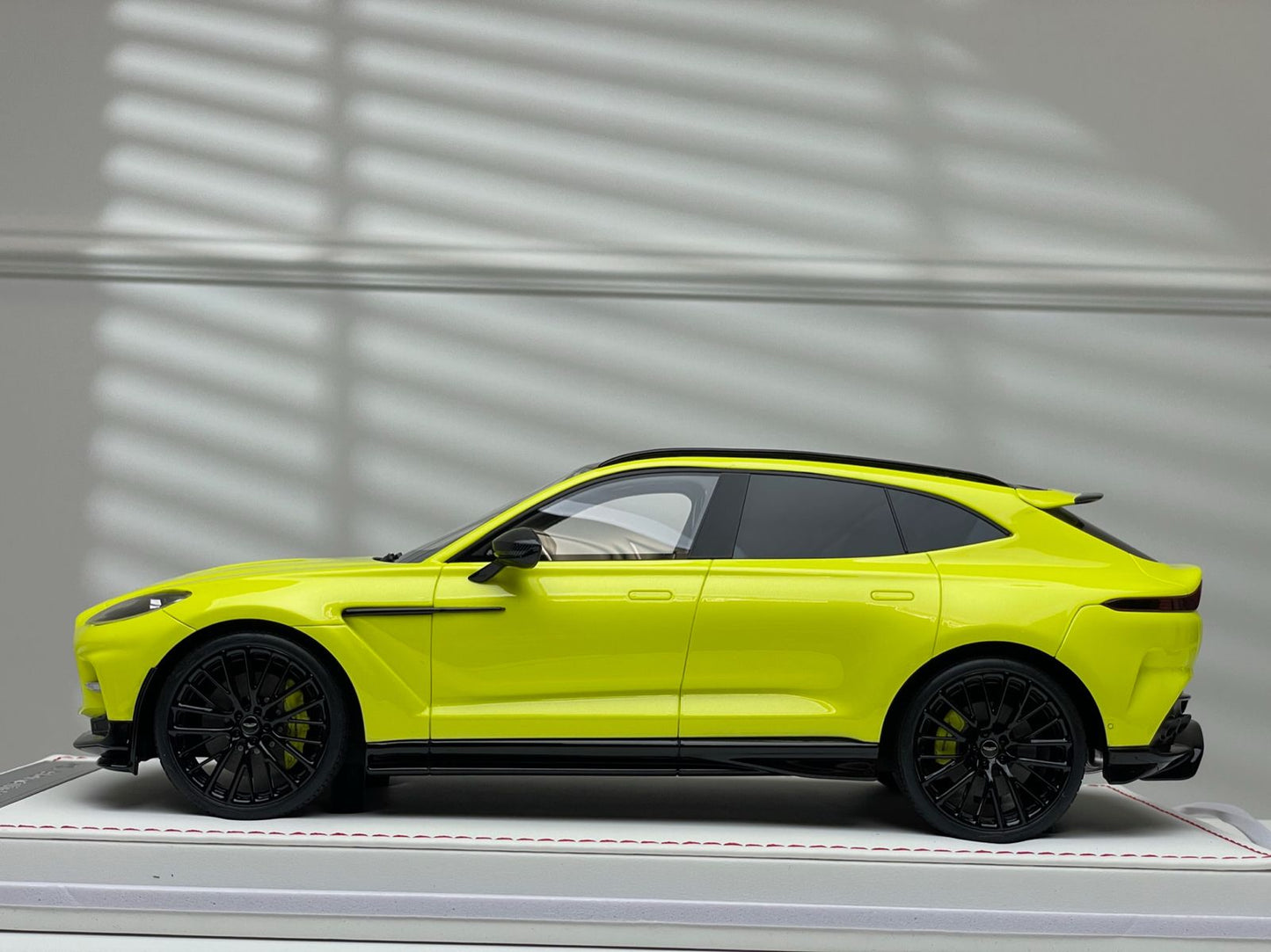 Aston Martin DBX707 (Acid Green)
