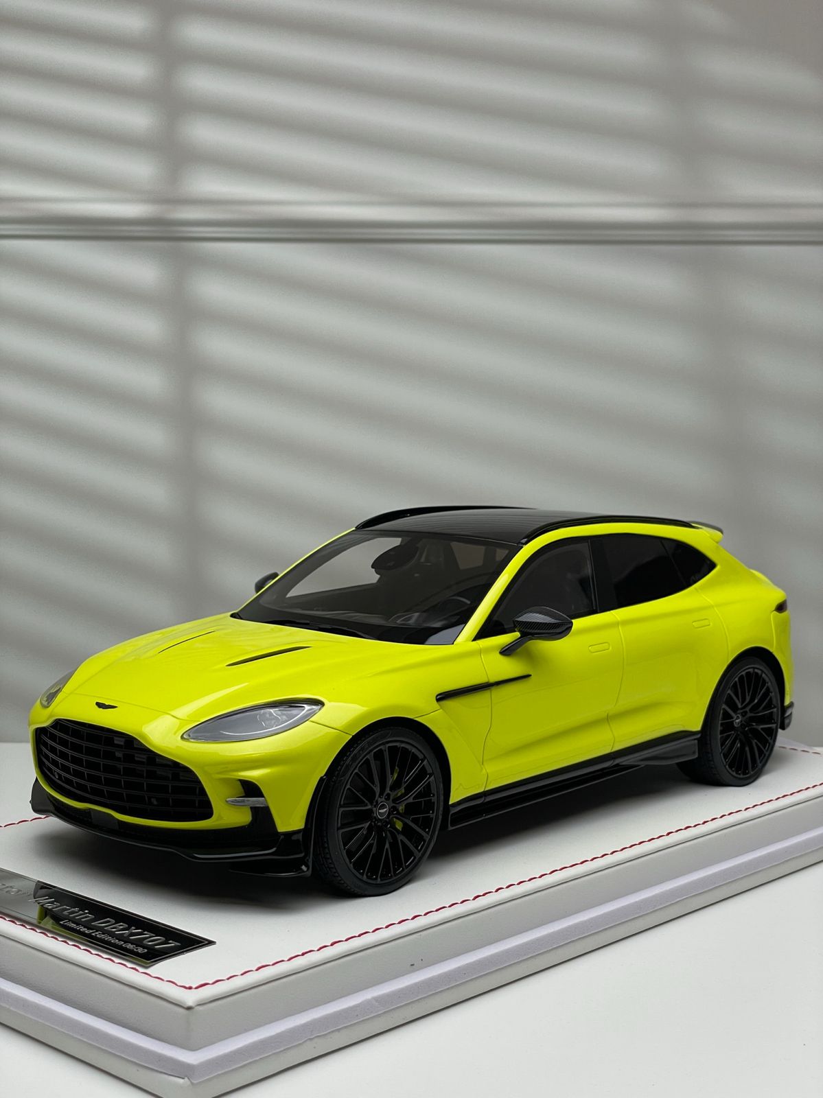 Aston Martin DBX707 (Acid Green)