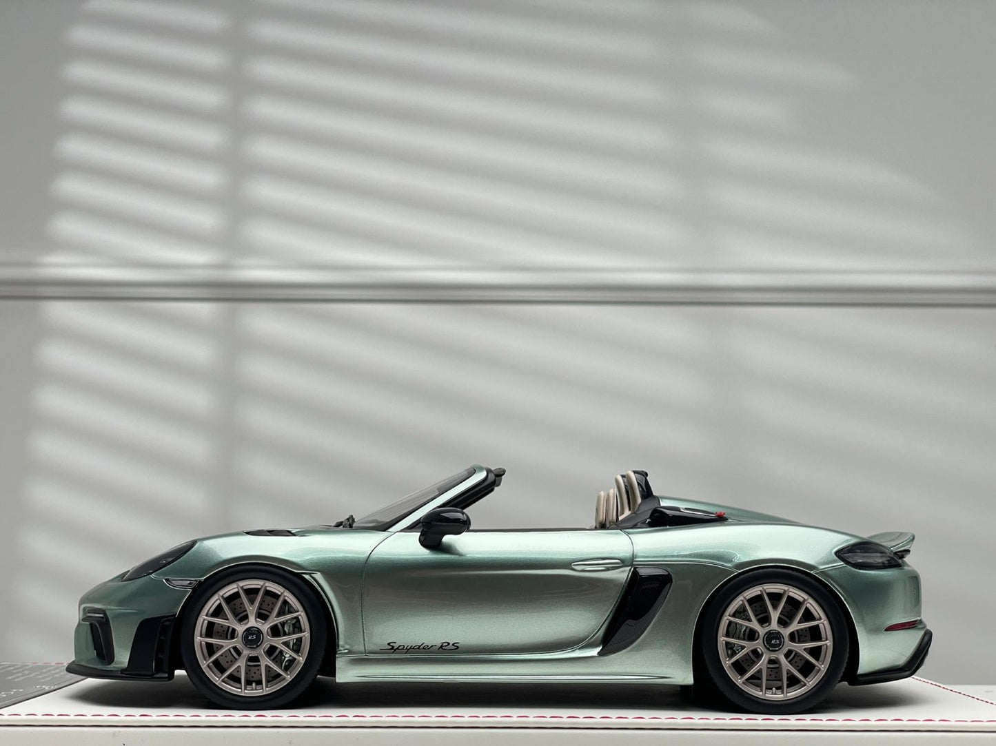Porsche 718 Spyder RS (Metallic Ice Blue)