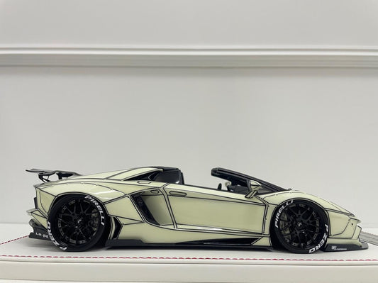 Lamborghini Aventador Roadster LBWK (Luminous) 1:18 scale