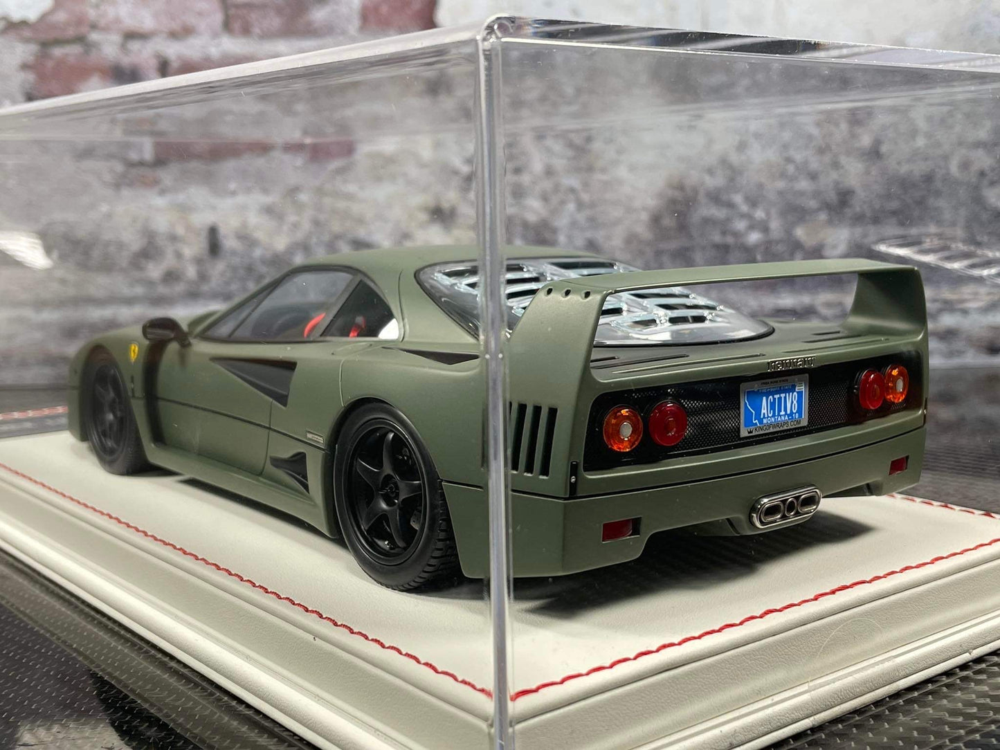 Ferrari F40 (Matt military green) 1:18